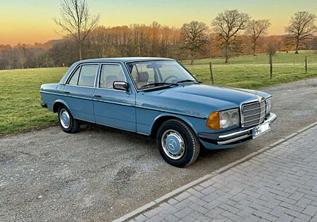 Mercedes-Benz 240 D