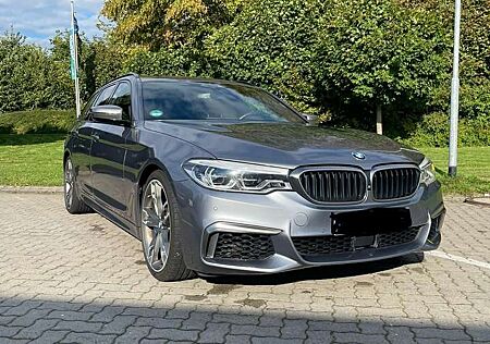 BMW M550 d xDrive Pano HeadUp DisplayKey Massage