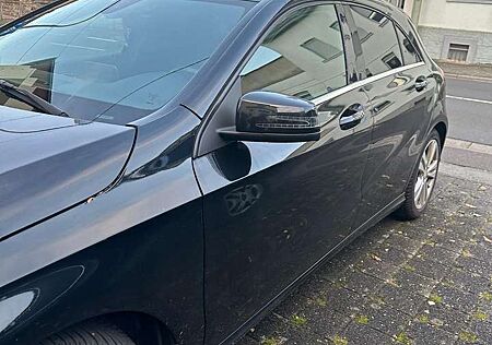 Mercedes-Benz A 200 7G-DCT Urban