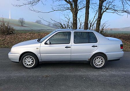 VW Vento Volkswagen 1.8 GLX Klima Automatik