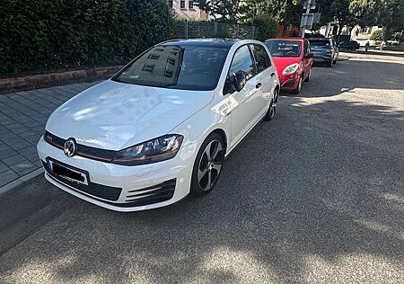 VW Golf GTI Volkswagen BlueMotion Technology // Panorama Dach