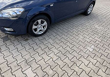 Kia Cee'd Ceed / 1.4 CVVT Attract