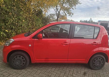 Subaru Justy Baugleich Toyota Yaris