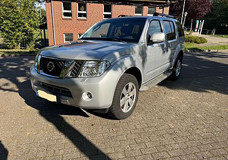 Nissan Pathfinder 2.5 dCi LE