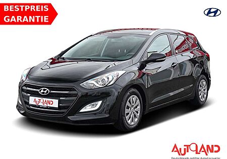 Hyundai i30 gebraucht kaufen Hyundai i30 Kombi 1.4 Trend blue Navi Kamera AHK PDC