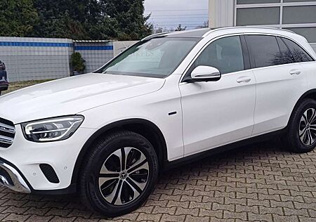 Mercedes-Benz GLC 300 e 4Matic-Klimaau-Navi-Panorama-HeadUp-Offroad-360