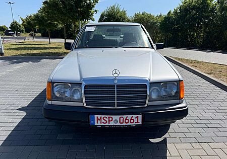 Mercedes-Benz E 260 Automatik/Kein Rost/Museum/Tüv Neu