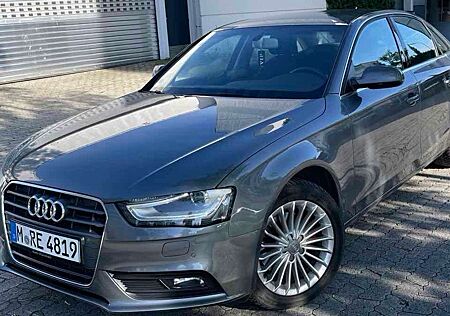 Audi A4 Lim. Automatik, Bi-xenon, 2014 Jahr, 110kw 150ps