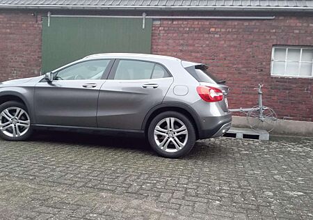 Mercedes-Benz GLA 180 7G-DCT Urban, Klima, AHK, Klimaautomatik