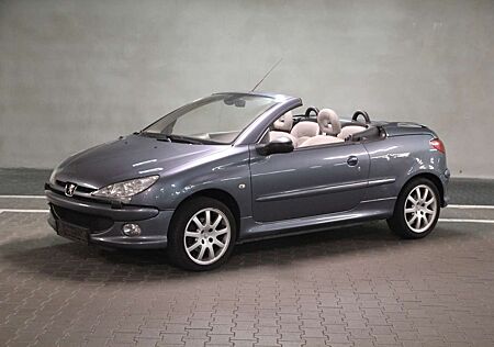 Peugeot 206 CC 135 Platinum, Leder Grau