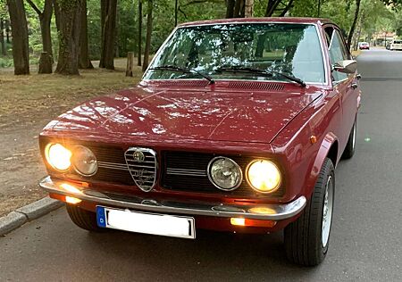 Alfa Romeo Alfetta 1.8 Erste Serie (narrow shield)