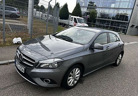 Mercedes-Benz A 180 (BlueEFFICIENCY) 7G-DCT