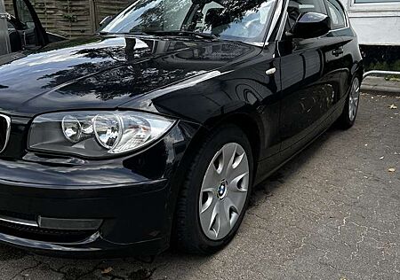 BMW 116d 116 , Bj. 2010, 8-fach bereift