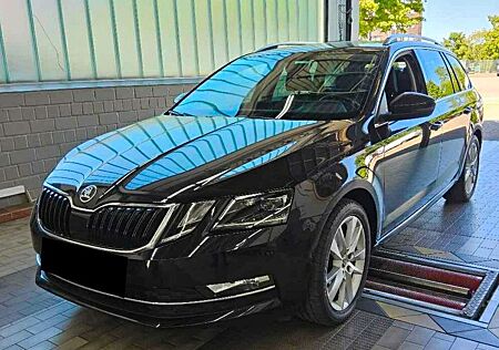 Skoda Octavia Combi Premium Edition *KeyLess*Leder*1Hd