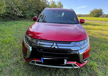 Mitsubishi Outlander 2.4 4WD Plug-In Hybrid TOP