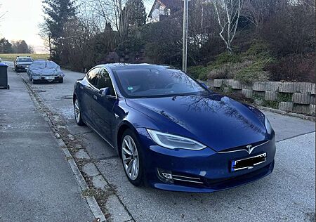 Tesla Model S Alcantara,Schiebedach