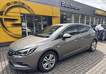 Opel Astra Dynamic 1.4 AT