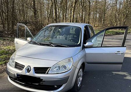Renault Scenic 1.9 dCi FAP Dynamique