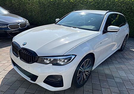 BMW 320 d MPaket LivePR LED Hifi STHZ AHK KOM DRPROF