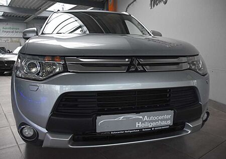 Mitsubishi Outlander Instyle 4WD Navi Kamera Leder 7-Sz AHK