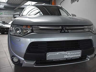 Mitsubishi Outlander Instyle 4WD Navi Kamera Leder 7-Sz AHK