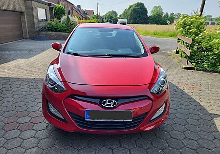 Hyundai i30 1.4 Classic, TÜV + Reifen NEU