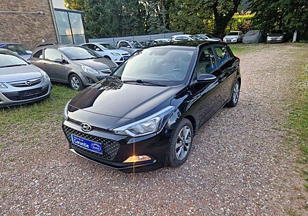 Hyundai i20 1.2 Klima 90Tkm Sitzhzg ESP 2Hnd Tempom PDC Alu