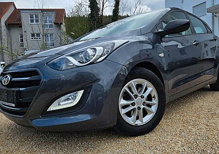 Hyundai i30 1.6+TÜV+GARANTIE+XENON+PARKS+KLIMA+1HAND