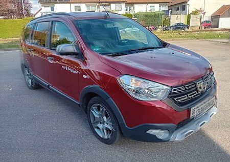 Dacia Lodgy Stepway, 8x Reifen, AHK, Sitzheizung, Kamera usw