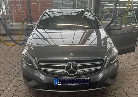 Mercedes-Benz A 180 Panorama, Leder, Automatik, Kamera