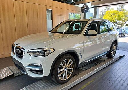 BMW X3 xDr30d Luxury PANO*ACC*360°*AHK*AdapLED*Leder