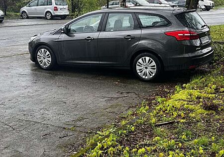 Ford Focus Turnier 1.5 TDCi DPF Start-Stopp-System Aut. Trend