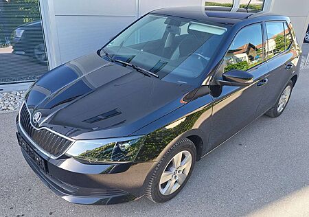 Skoda Fabia 1.0 MPI Ambition Black-Magic-Perleffekt