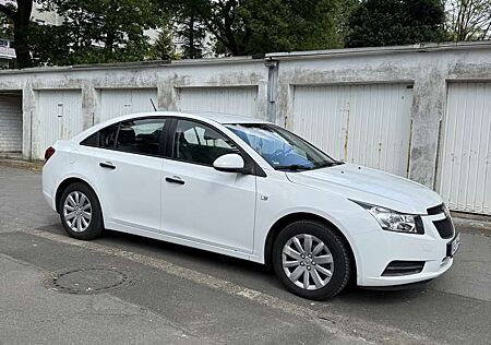 Chevrolet Cruze 1.6 LS+