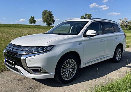 Mitsubishi Outlander PHEV 2.4 4WD Plug-In Hybrid PLUS mit Fahrassistent