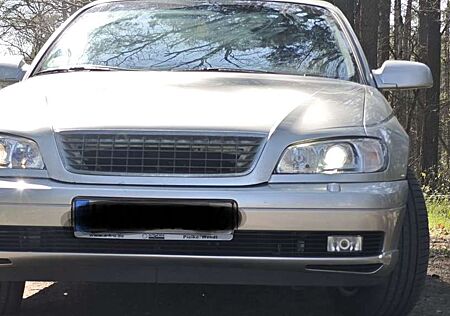 Opel Omega 2.2 16 V Edition