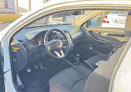 Kia Cee'd Ceed / 1.6 CRDi 115 Spirit