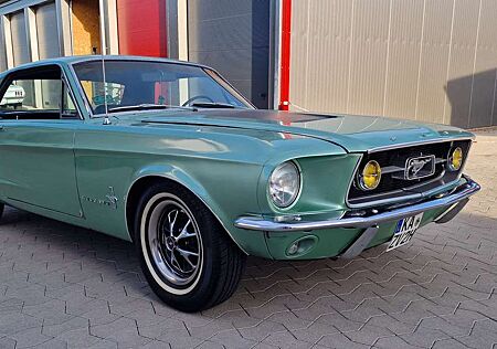 Ford Mustang 289 4,7 Liter 1967.67 Deluxe,Tilt-Away Steering V8