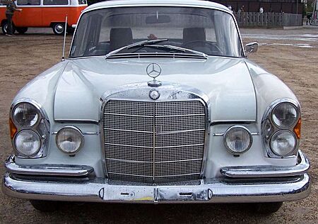 Mercedes-Benz 230
