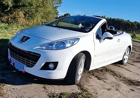 Peugeot 207 gebraucht kaufen Peugeot 207 CC 120 VTi Black&White Edition