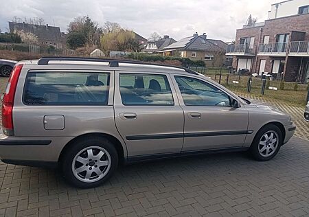 Volvo V70 2.4