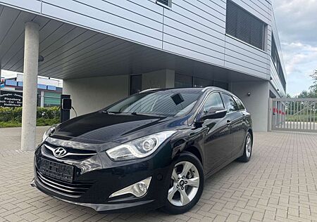 Hyundai i40 cw TÜV PDC FREISPRECH SITZHEIZUNG TEMPOMAT