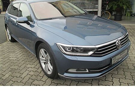VW Passat Variant Volkswagen Highl. BMT STDH/ Pano/ DCC/ AHK/ ACC/ Side/ etc.