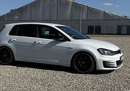 VW Golf GTI Volkswagen 2.0 TSI, DSG, KW, Bastuck