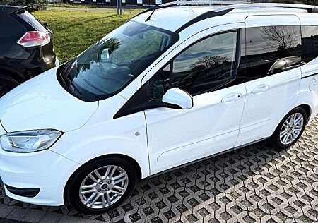 Ford Tourneo Courier Titanium AppLink+PDC+Rfkam+NAV