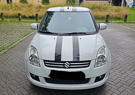 Suzuki Swift 1.3 Black and White