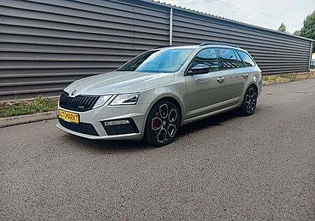 Skoda Octavia Combi RS 245 1. Hand 43940 km, LED
