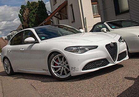 Alfa Romeo Giulia Super MY19 2.0T Apple*Kamera*QV Lenkrad