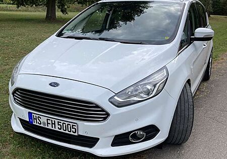 Ford S-Max Titanium