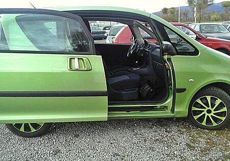 Peugeot 1007 Premium Automatik/ Panorama-Dach+Klima/ wenig km/